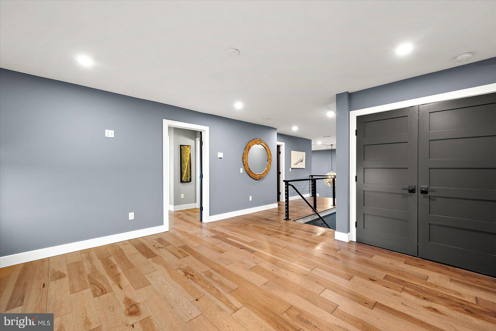 SHOWFIELD - Residential