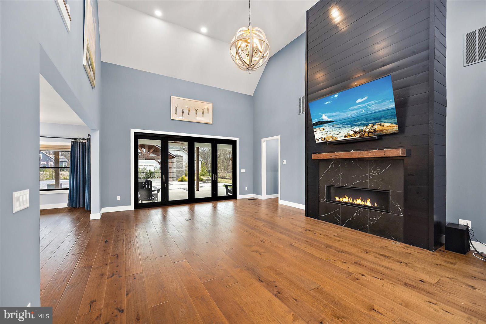 SHOWFIELD - Residential