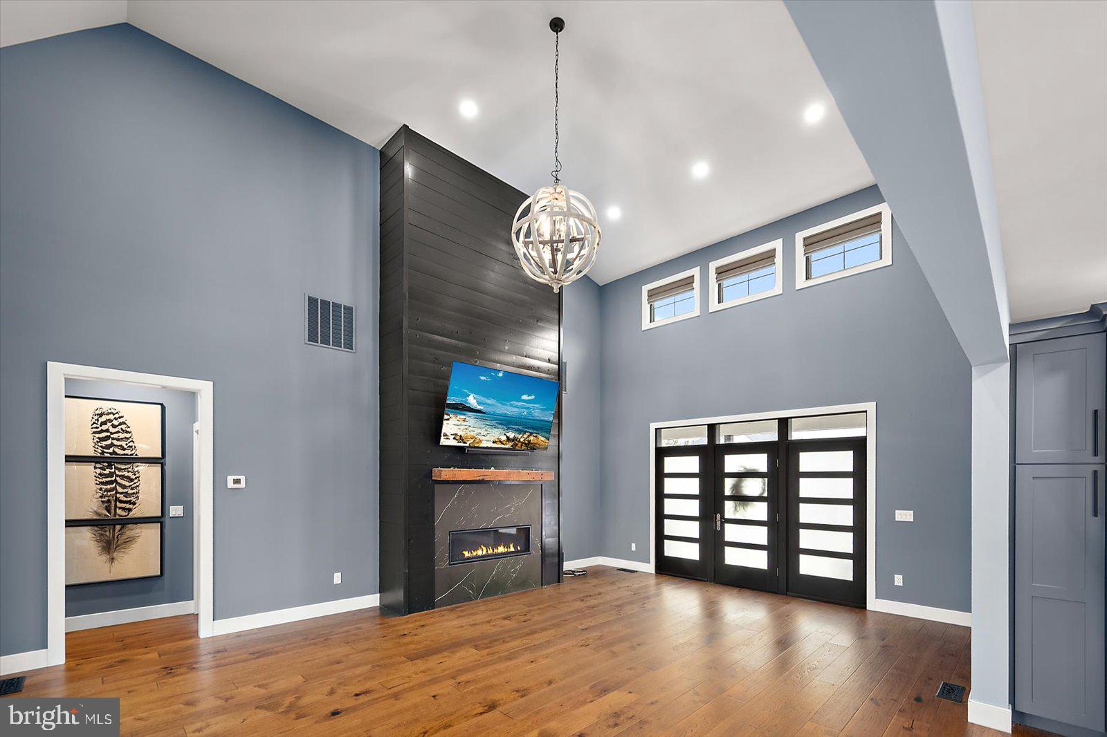 SHOWFIELD - Residential