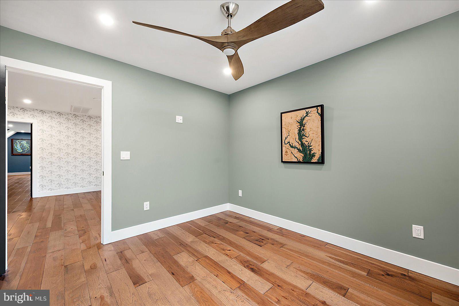 SHOWFIELD - Residential