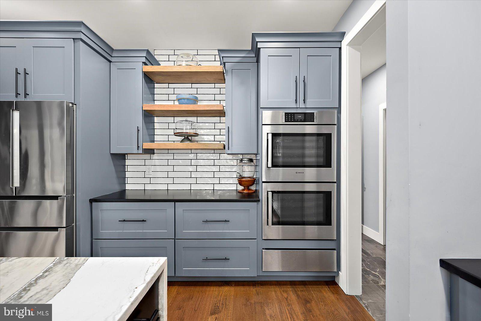 SHOWFIELD - Residential