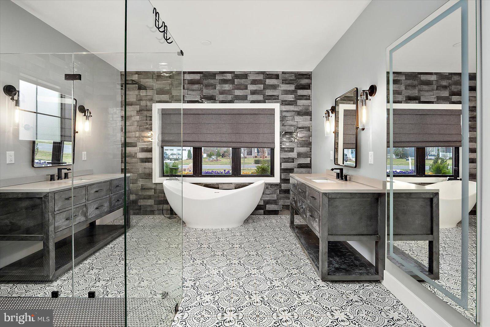 SHOWFIELD - Residential