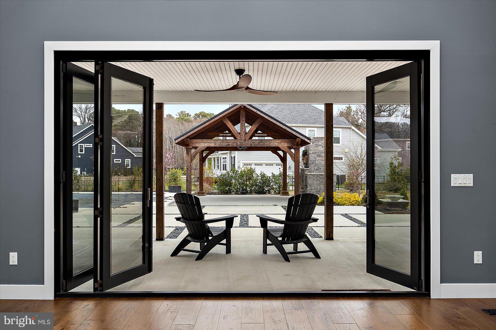 SHOWFIELD - Residential