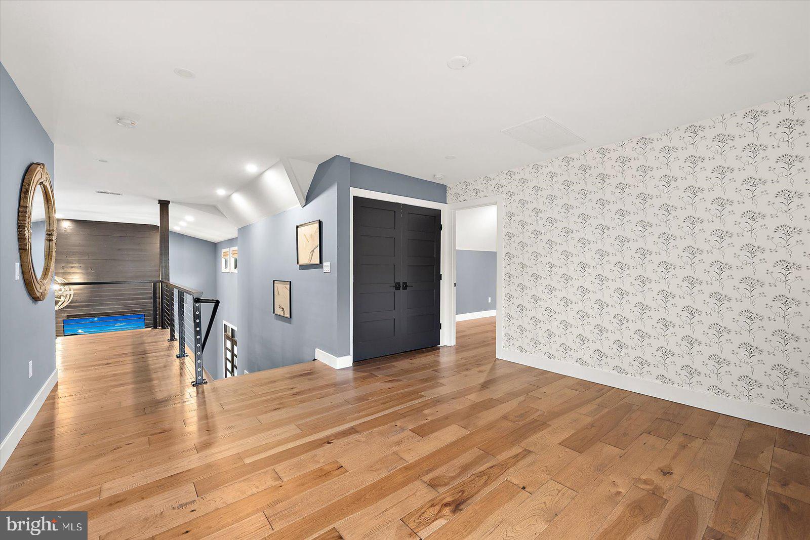 SHOWFIELD - Residential