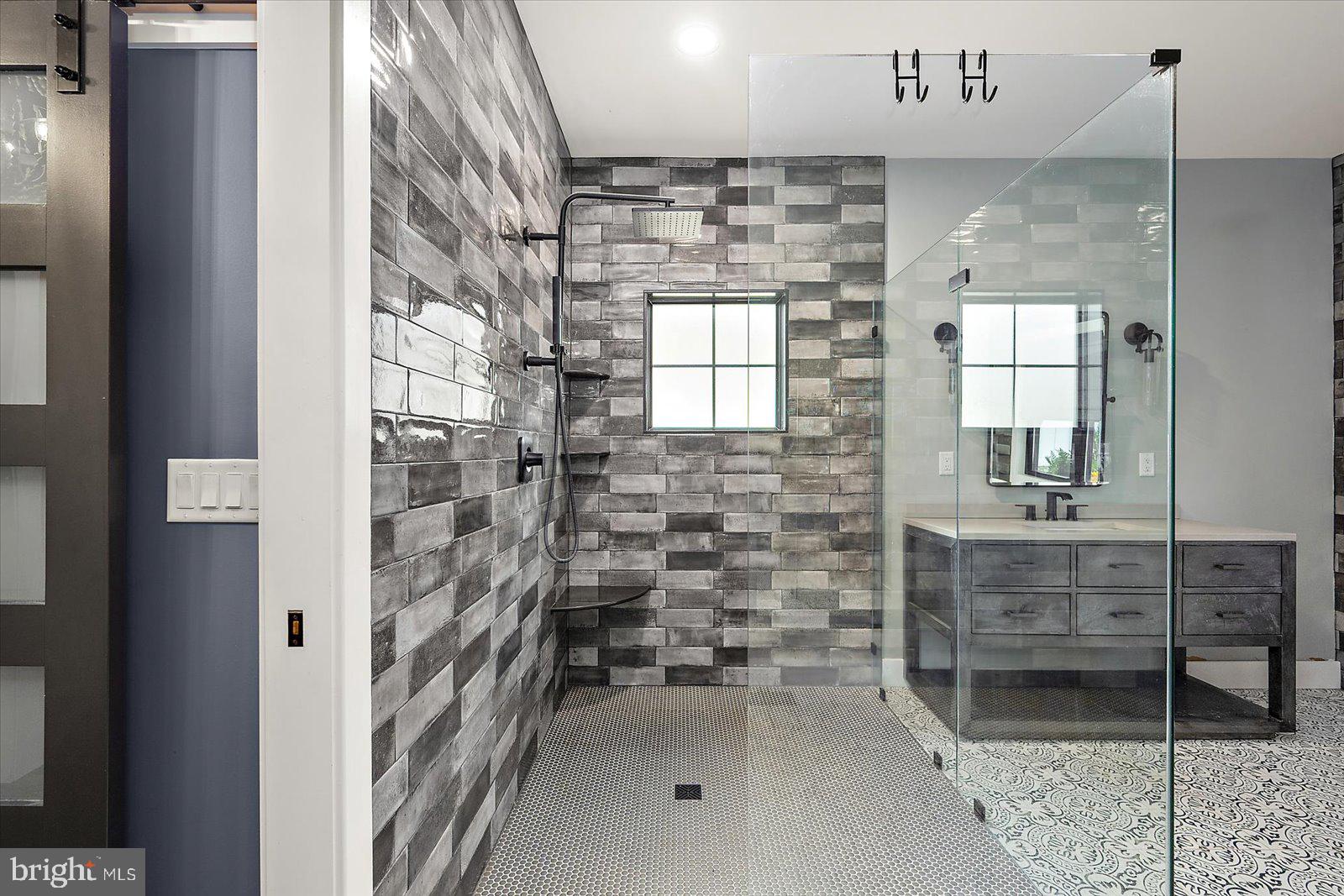 SHOWFIELD - Residential