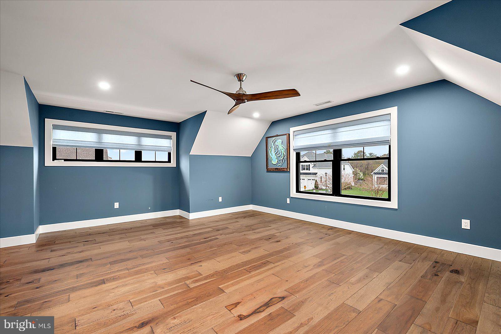 SHOWFIELD - Residential