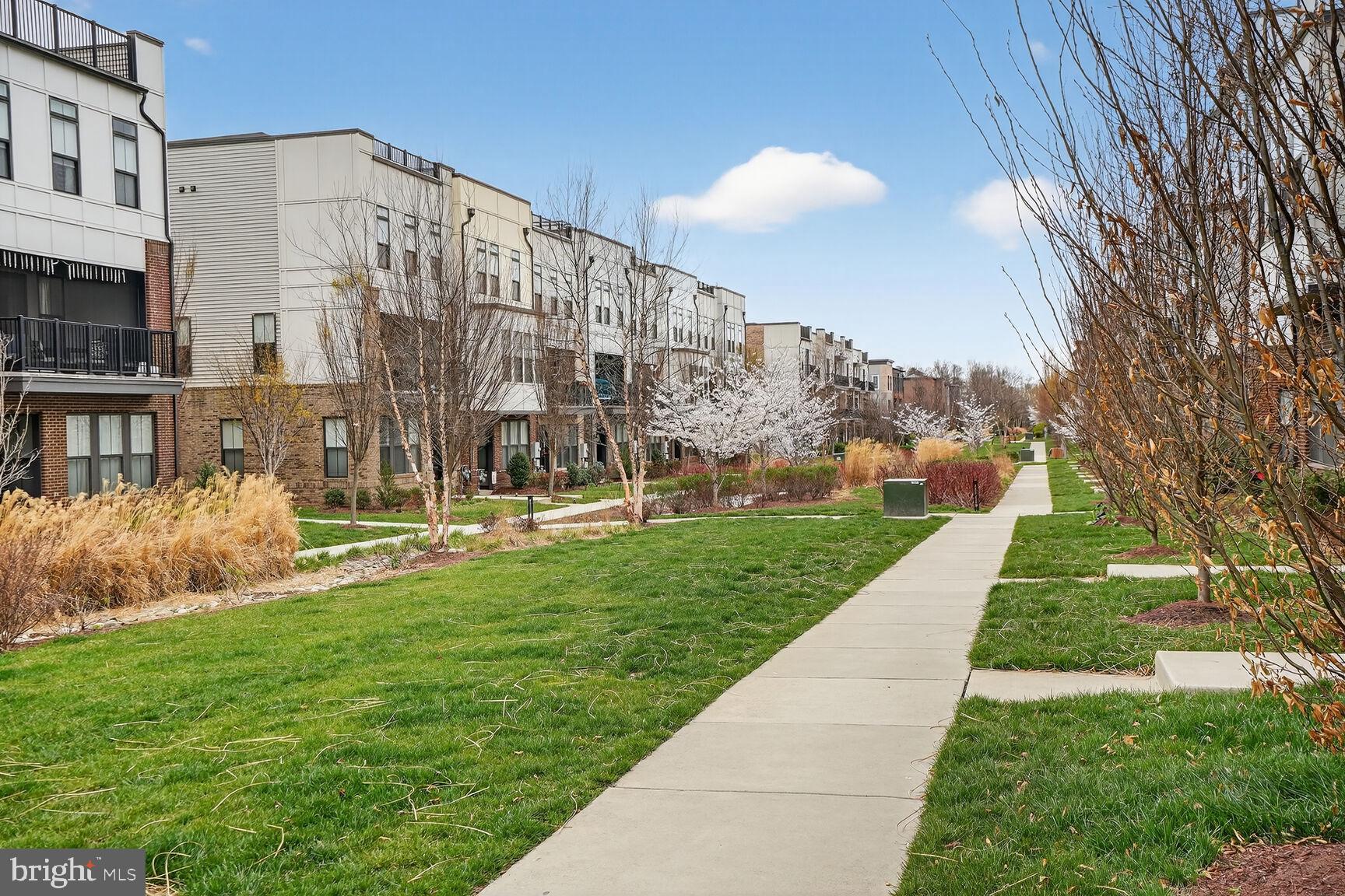 23048 LAVALLETTE SQUARE