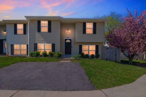 Townhouse For Sale - 8090 Round Table Court<br/> PASADENA, MD 21122