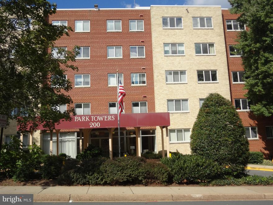 NICELY UPDATED 2 BEDROOM, 1 BATH  IN THE HEART OF FALLS CHURCH. RECENT UPDATES INCLUDE KITCHEN W/ STAINLESS STEEL APPLIANCE, GRANITE COUNTER & NEW BATH. LARGE LIVING AREA,  CONVENIENT TO FAMOUS FARMERS MARKET, BROAD ST, SHOPPING, RESTAURANTS, ABOUT 1 MILE TO EAST FALLS CHURCH METRO. LARGE PRIVATE PATIO, CONDO WITH TWO ENTRANCES INTO UNIT, PLENTY OF PARKING, ALL UTILITIES INCLUDED IN CONDO FEES