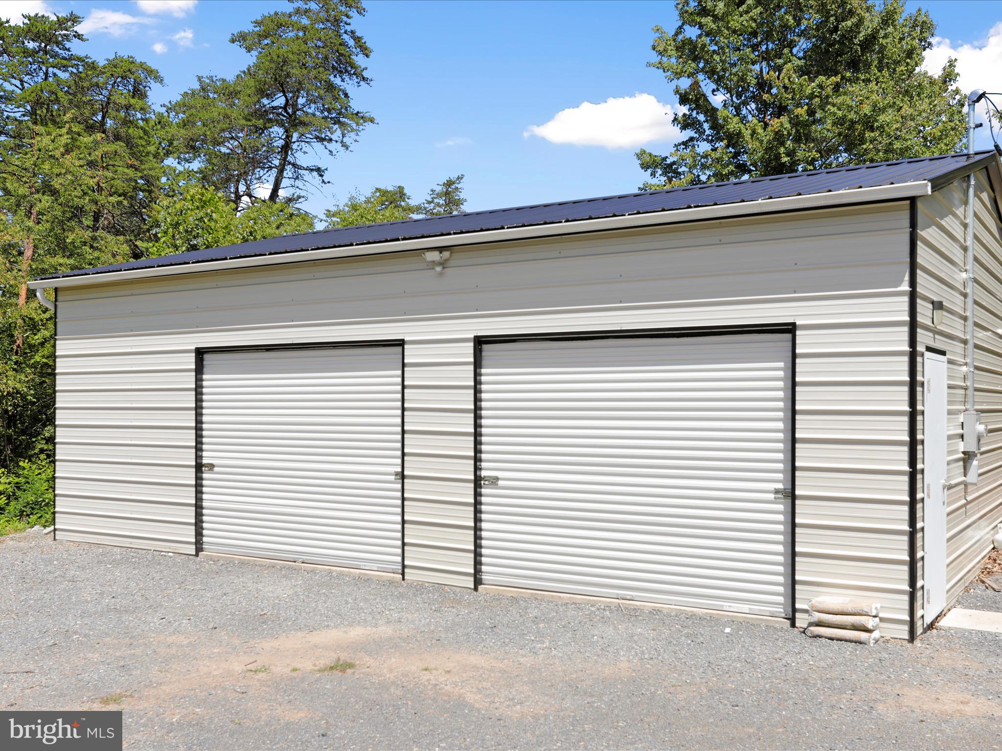 CABIN IN THE PINES - Residential