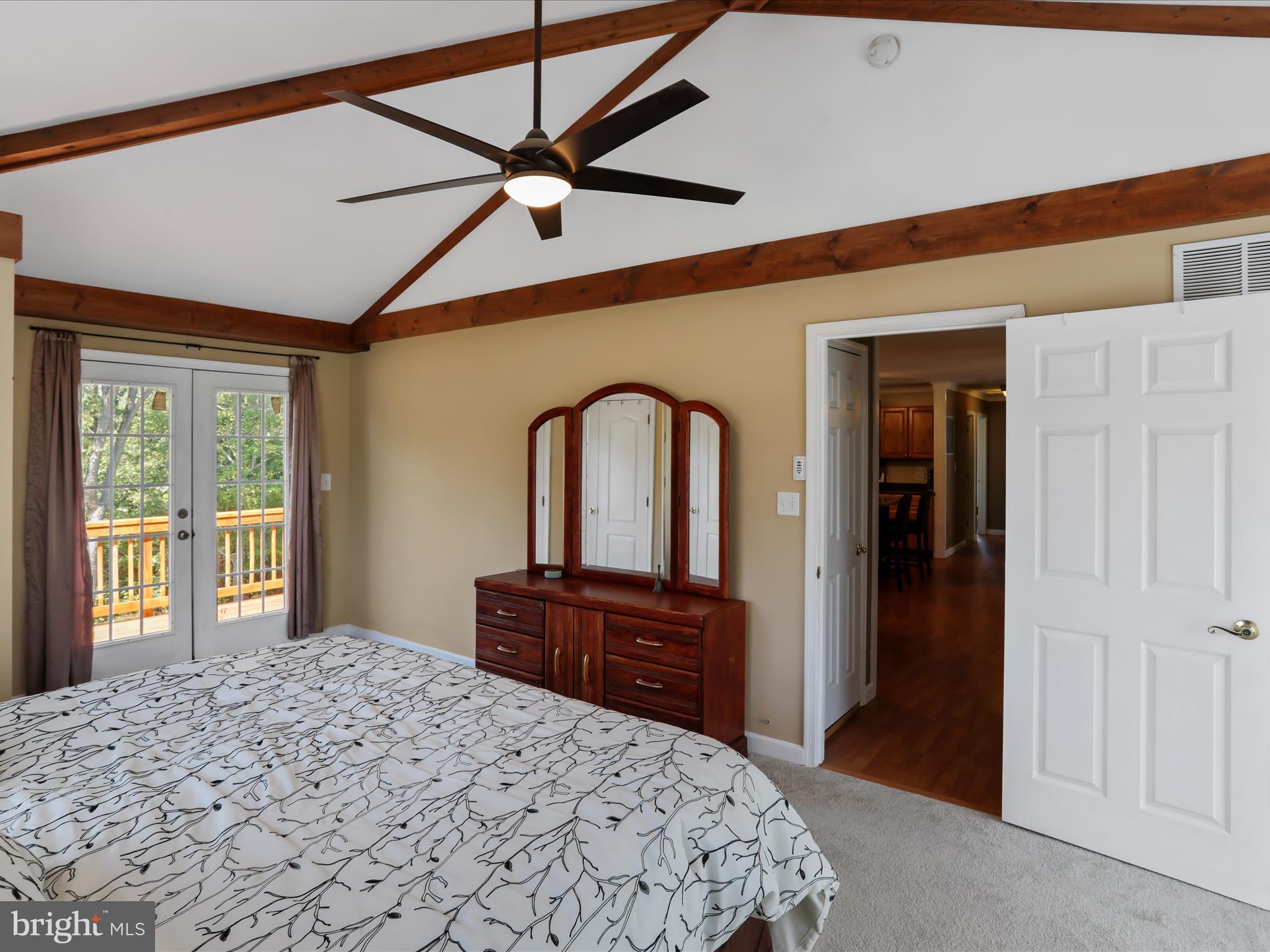 CABIN IN THE PINES - Residential