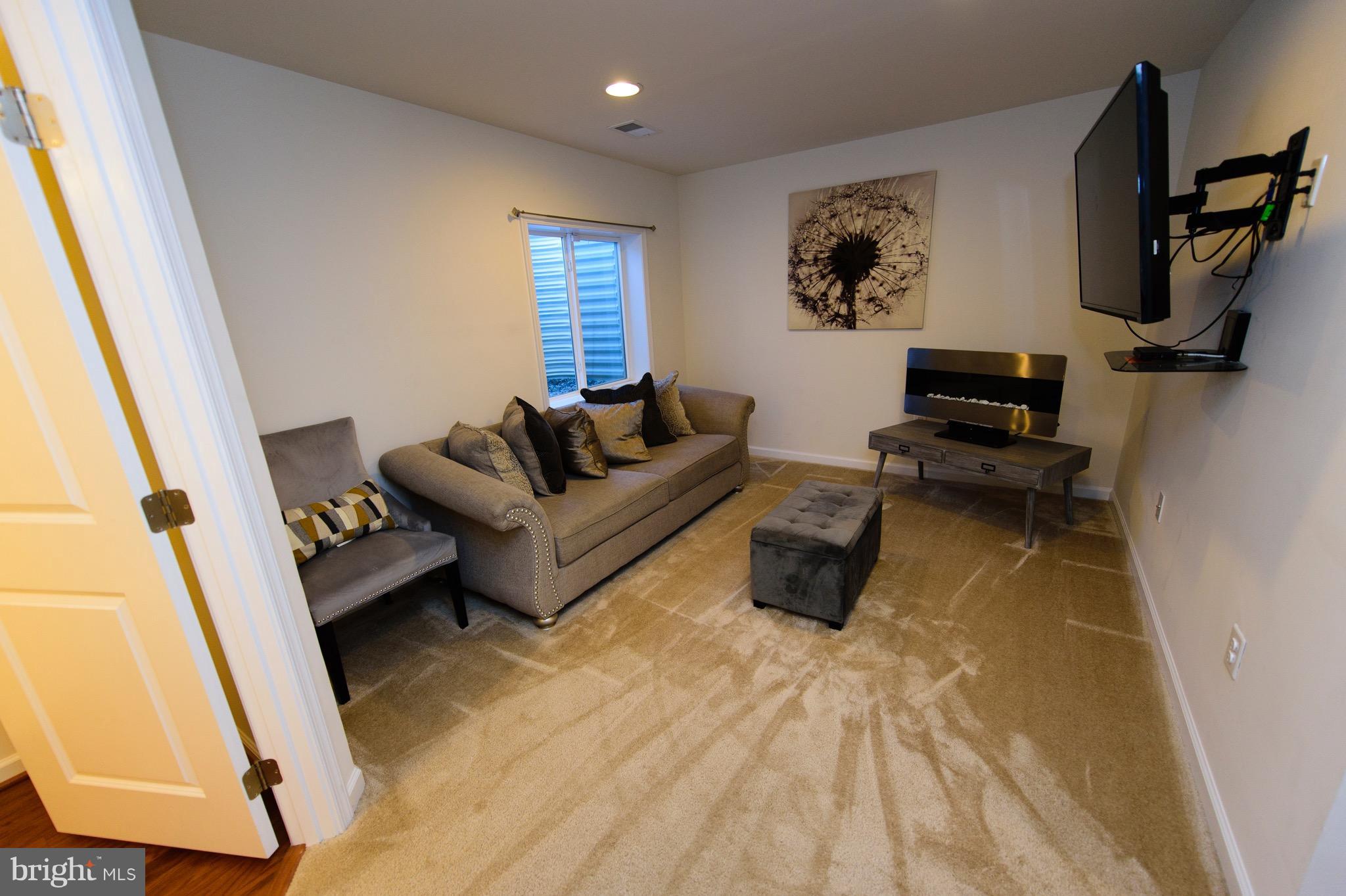 COURTHOUSE COMMONS - Residential