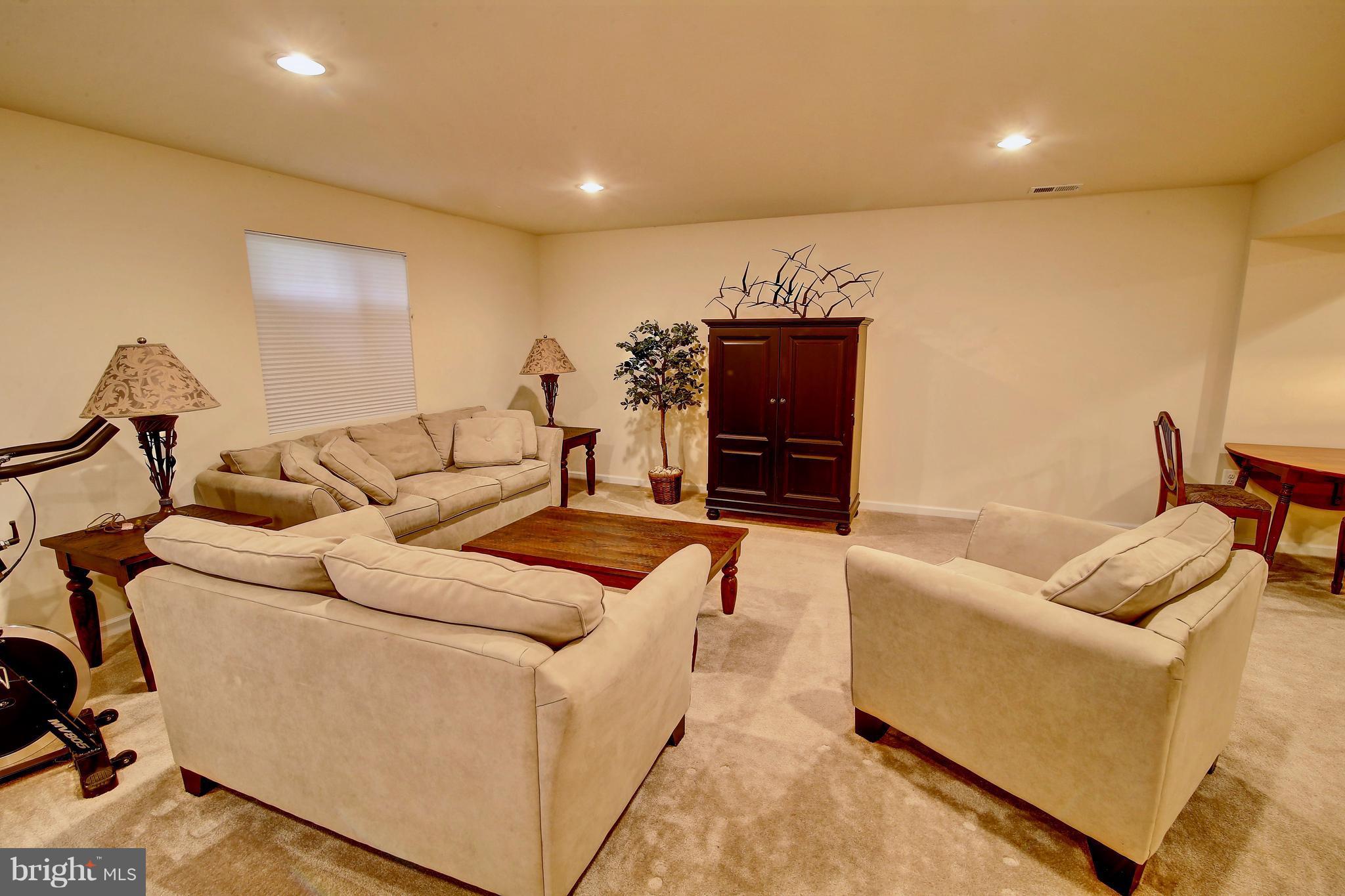 ARCADIA CHASE - Residential