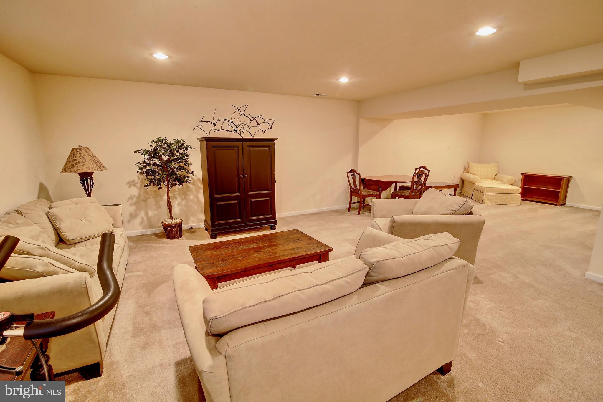 ARCADIA CHASE - Residential