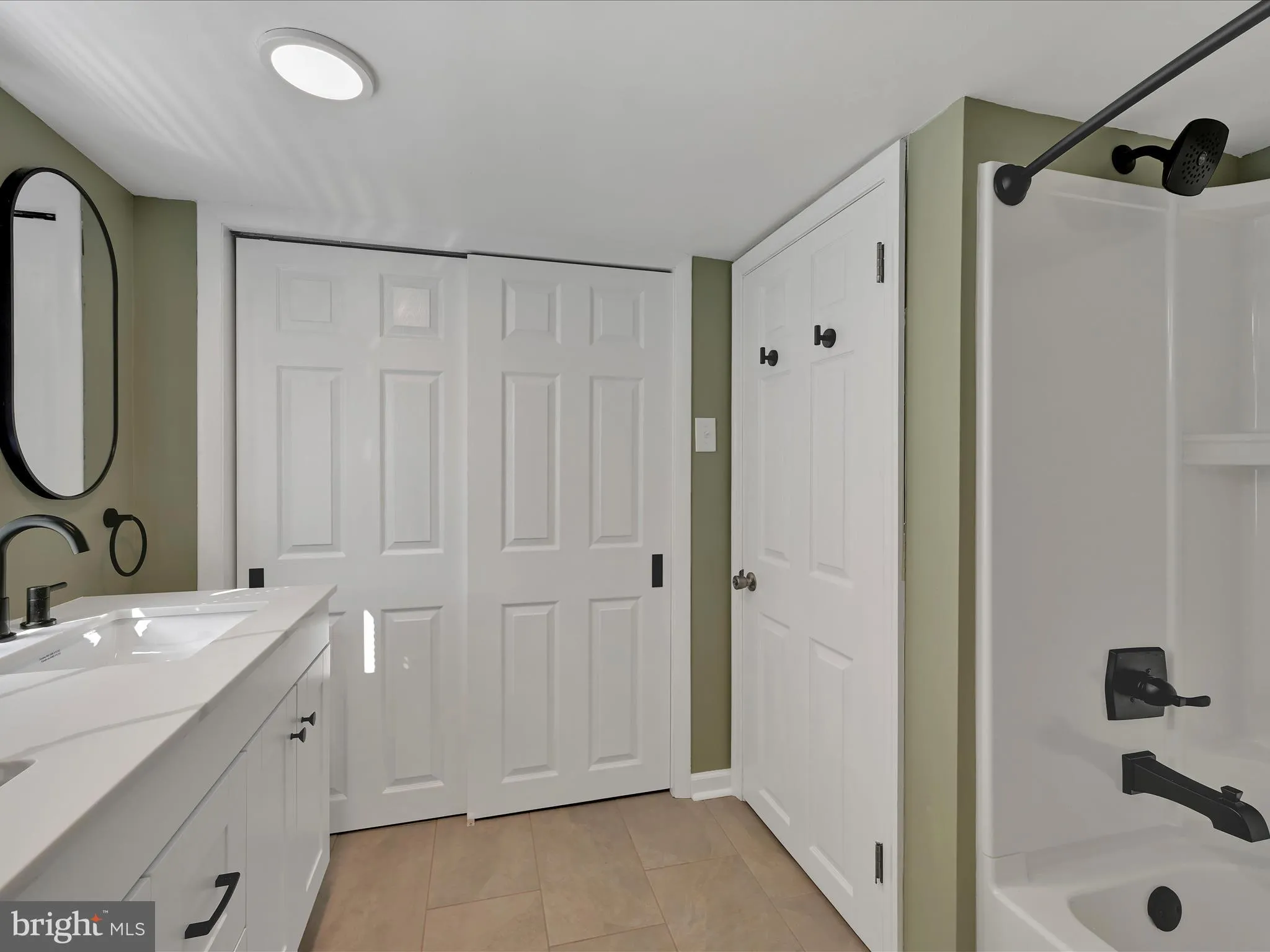 York, Pennsylvania 17408, United States, 6 Bedrooms Bedrooms, ,Residential,Pending,171588