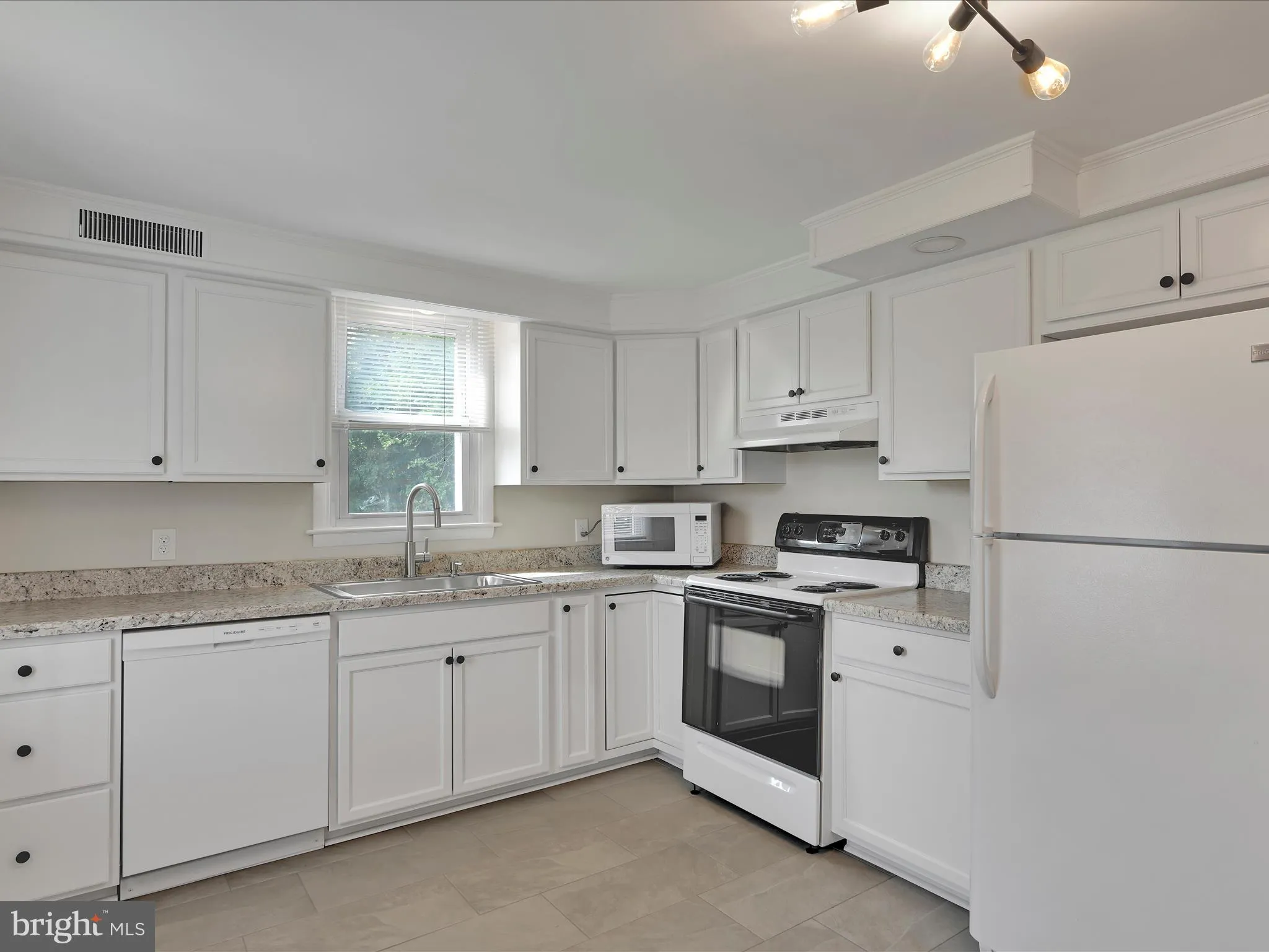 York, Pennsylvania 17408, United States, 6 Bedrooms Bedrooms, ,Residential,Pending,171588