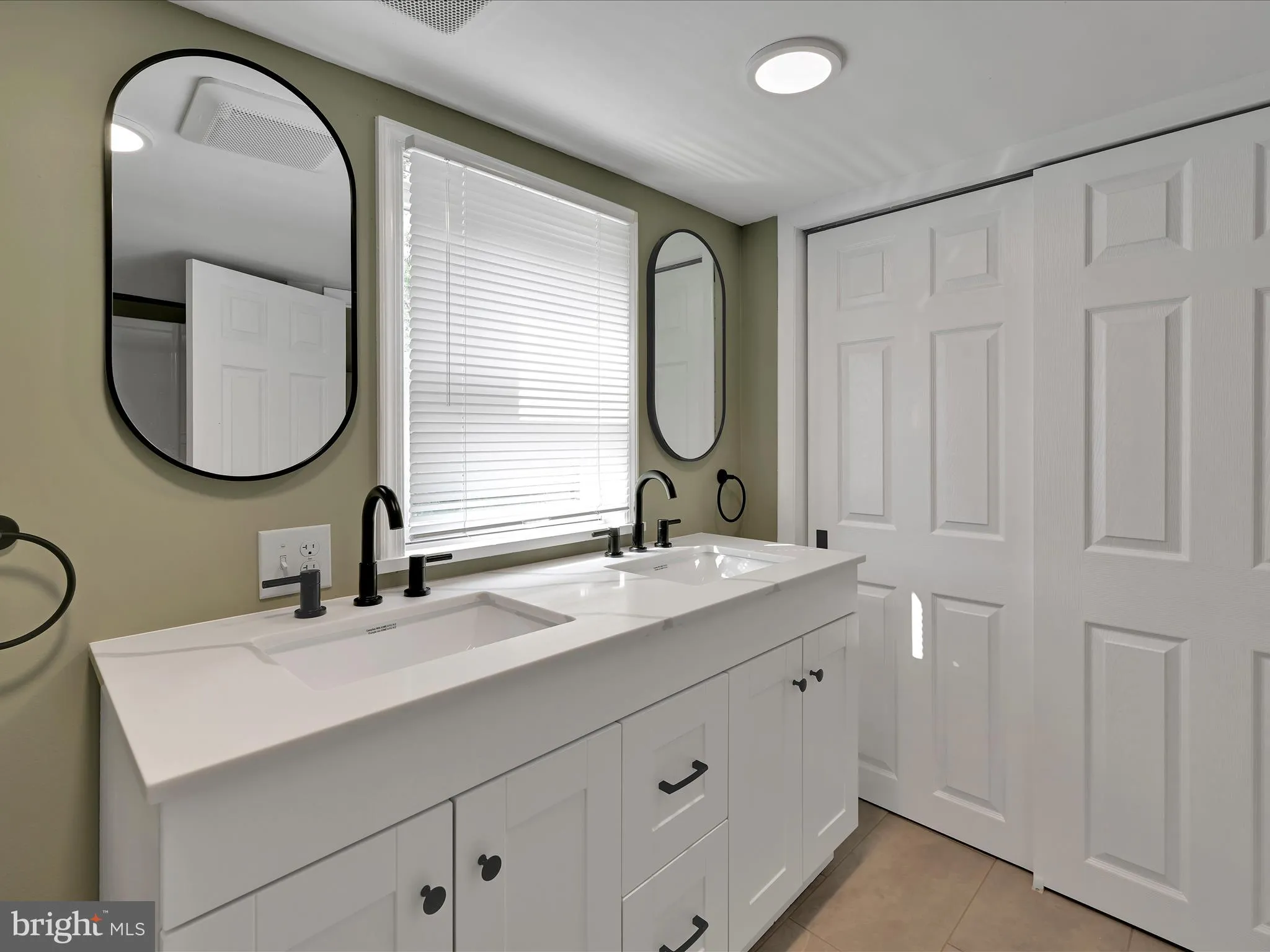 York, Pennsylvania 17408, United States, 6 Bedrooms Bedrooms, ,Residential,Pending,171588