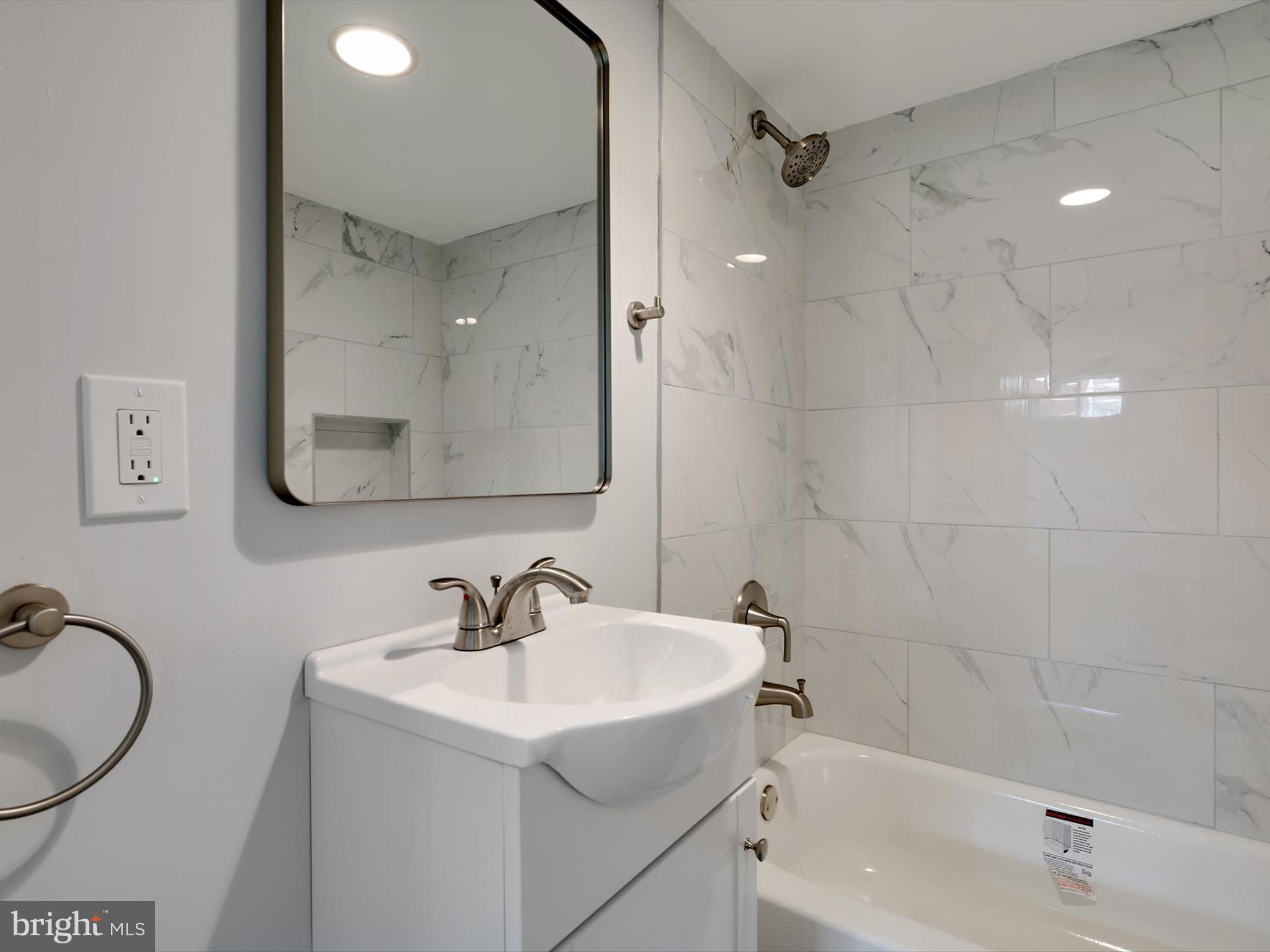 NEW CARROLLTON - Residential