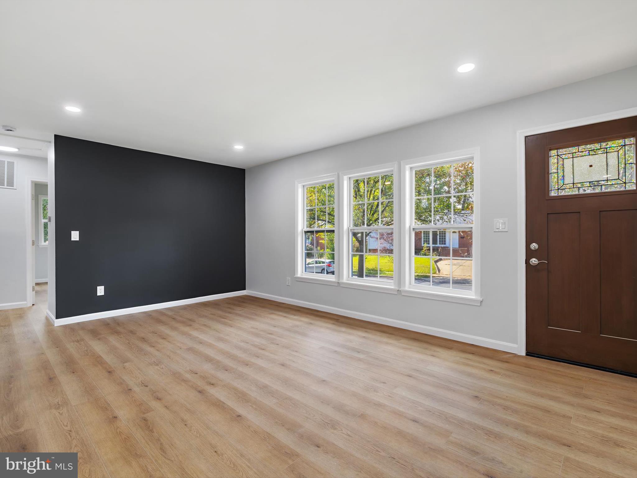 NEW CARROLLTON - Residential