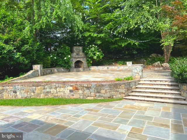 BURNING TREE - Residential Lease