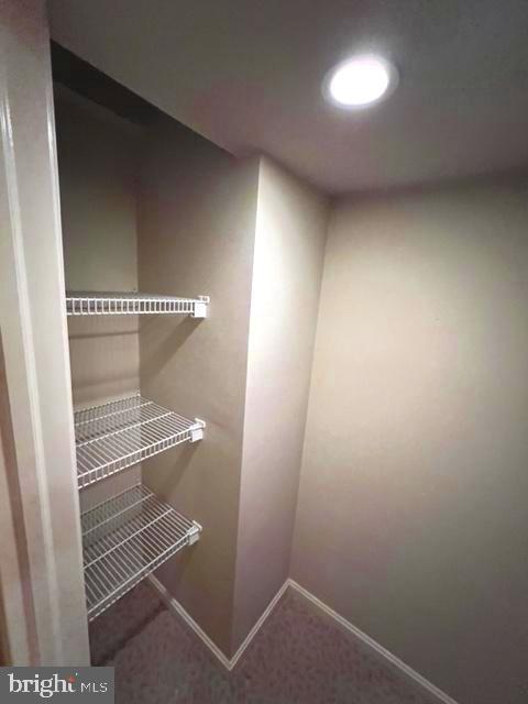 BURNING TREE - Residential Lease