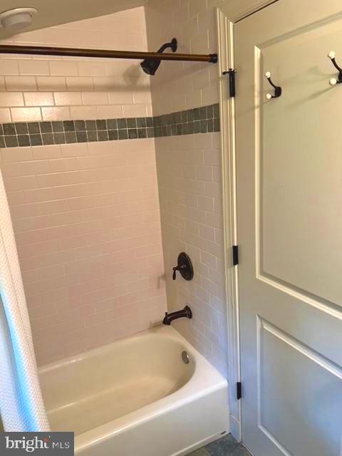 BURNING TREE - Residential Lease