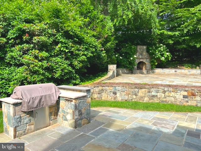 BURNING TREE - Residential Lease