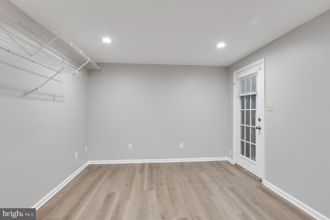 GUNNERS LAKE VILLAGE - Residential