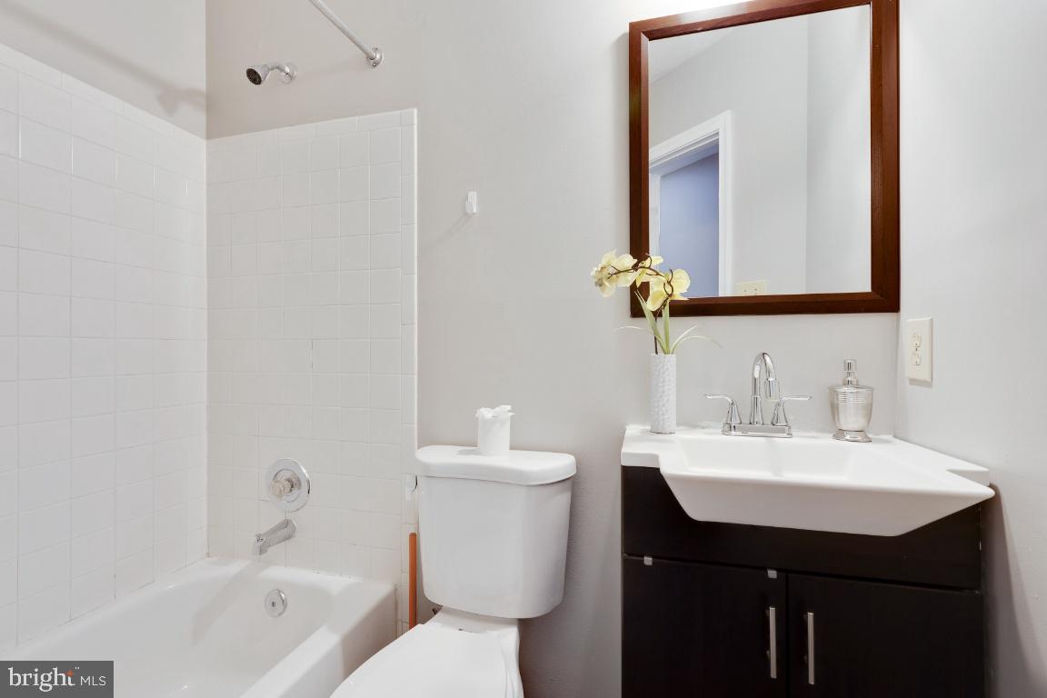 GUNNERS LAKE VILLAGE - Residential