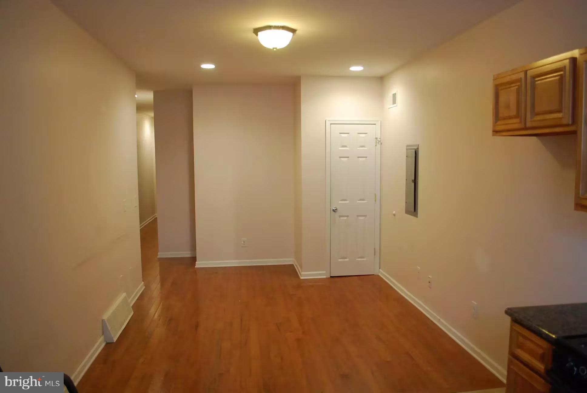 2BR/1BA Apartment unit on the 1st floor. This unit includes the private basement for storage and private washer/dryer. Private rear yard is also included.
Applicants must have credit and income.