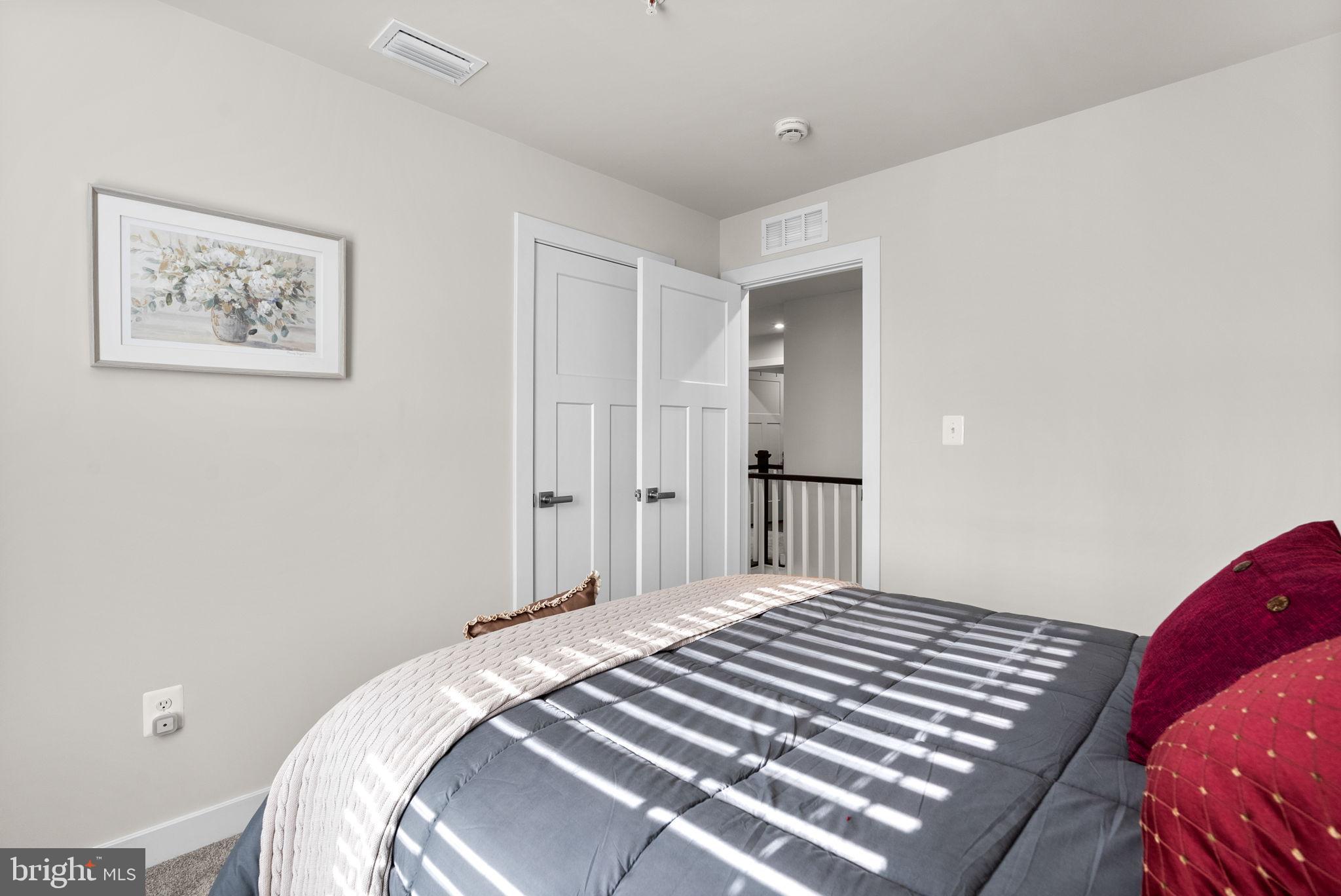 SOUTH LAKE - Residential