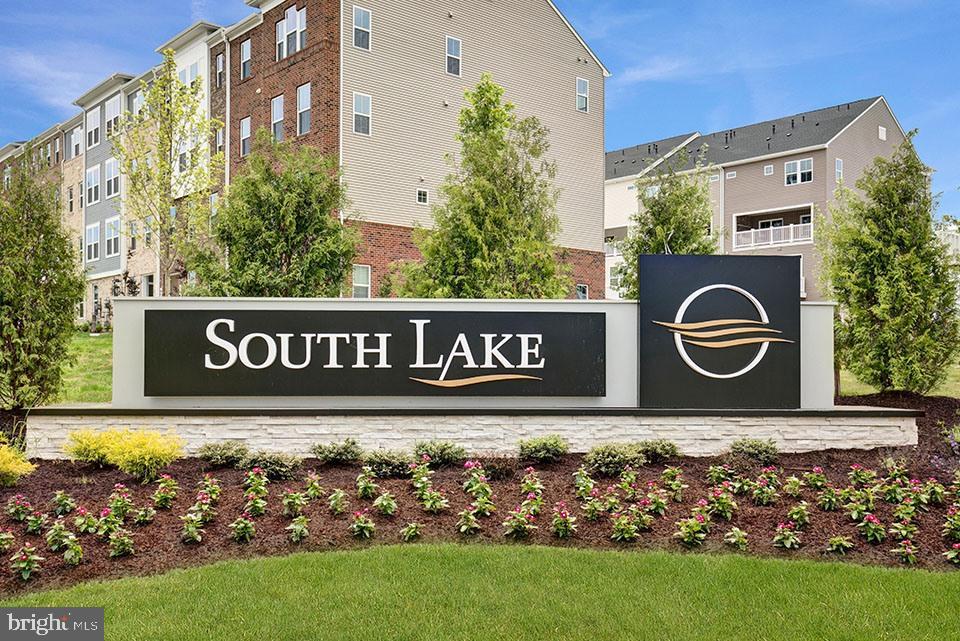 SOUTH LAKE - Residential