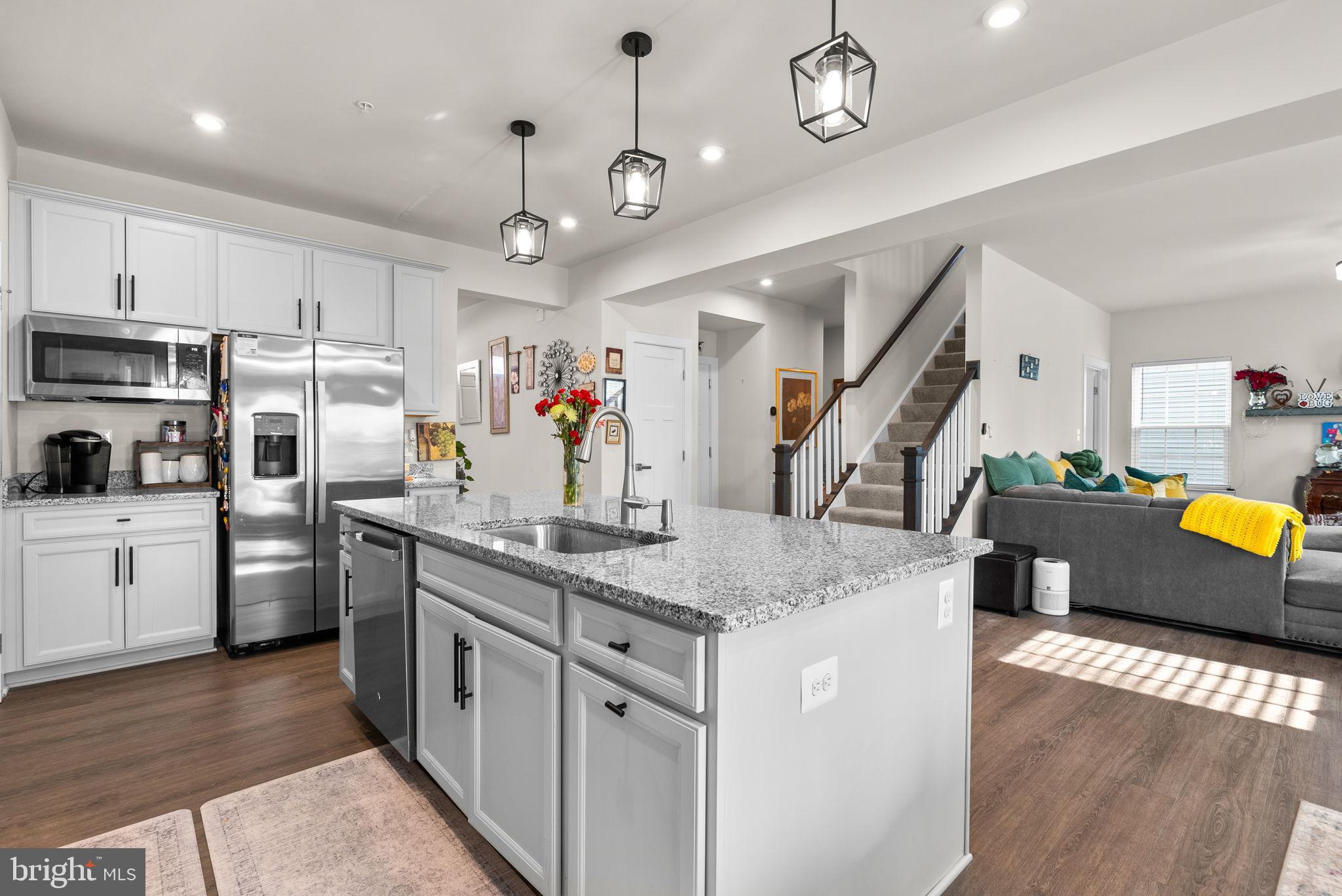 SOUTH LAKE - Residential