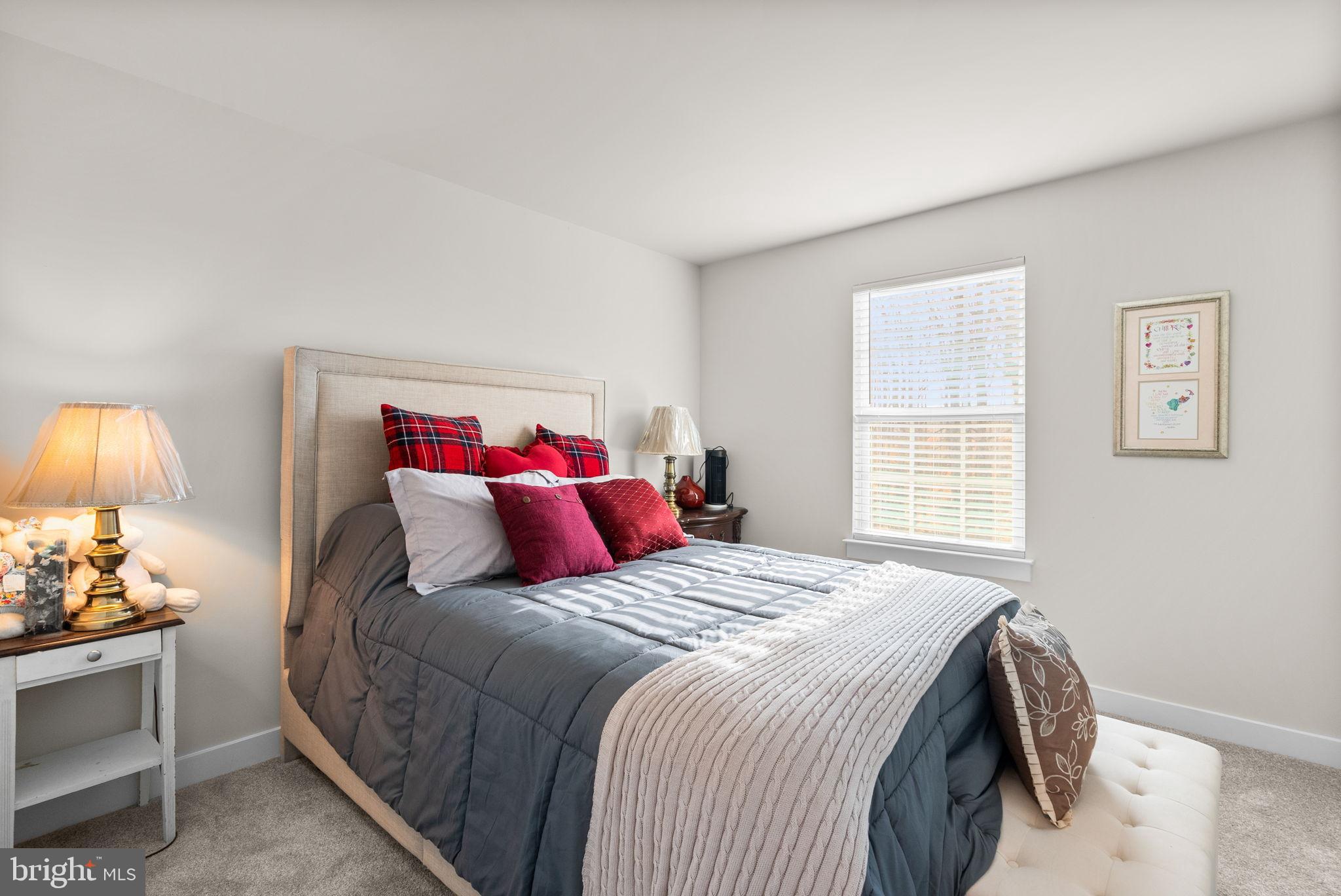 SOUTH LAKE - Residential