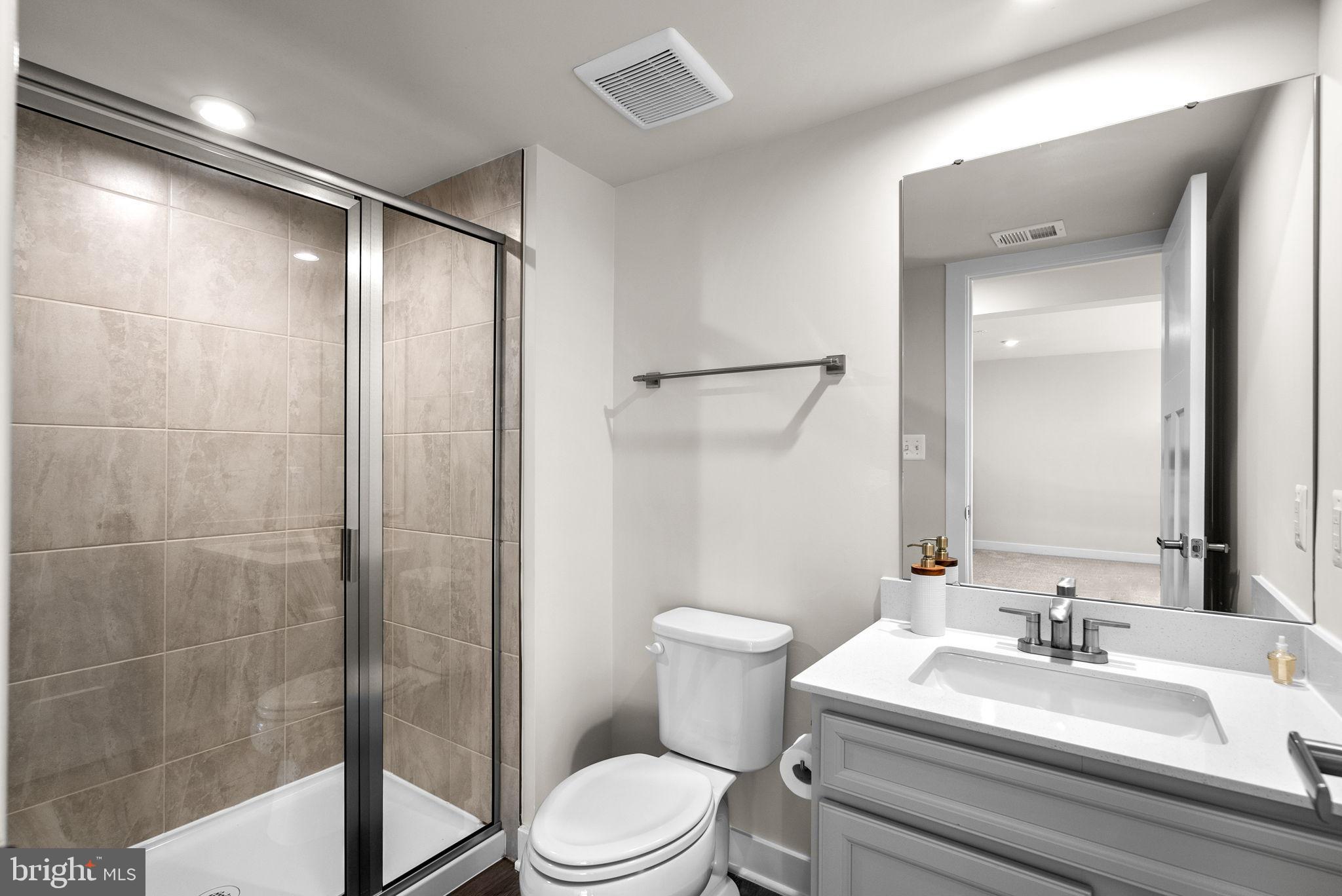 SOUTH LAKE - Residential