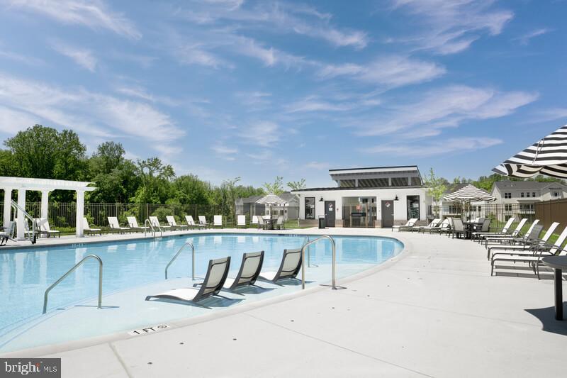 SOUTH LAKE - Residential