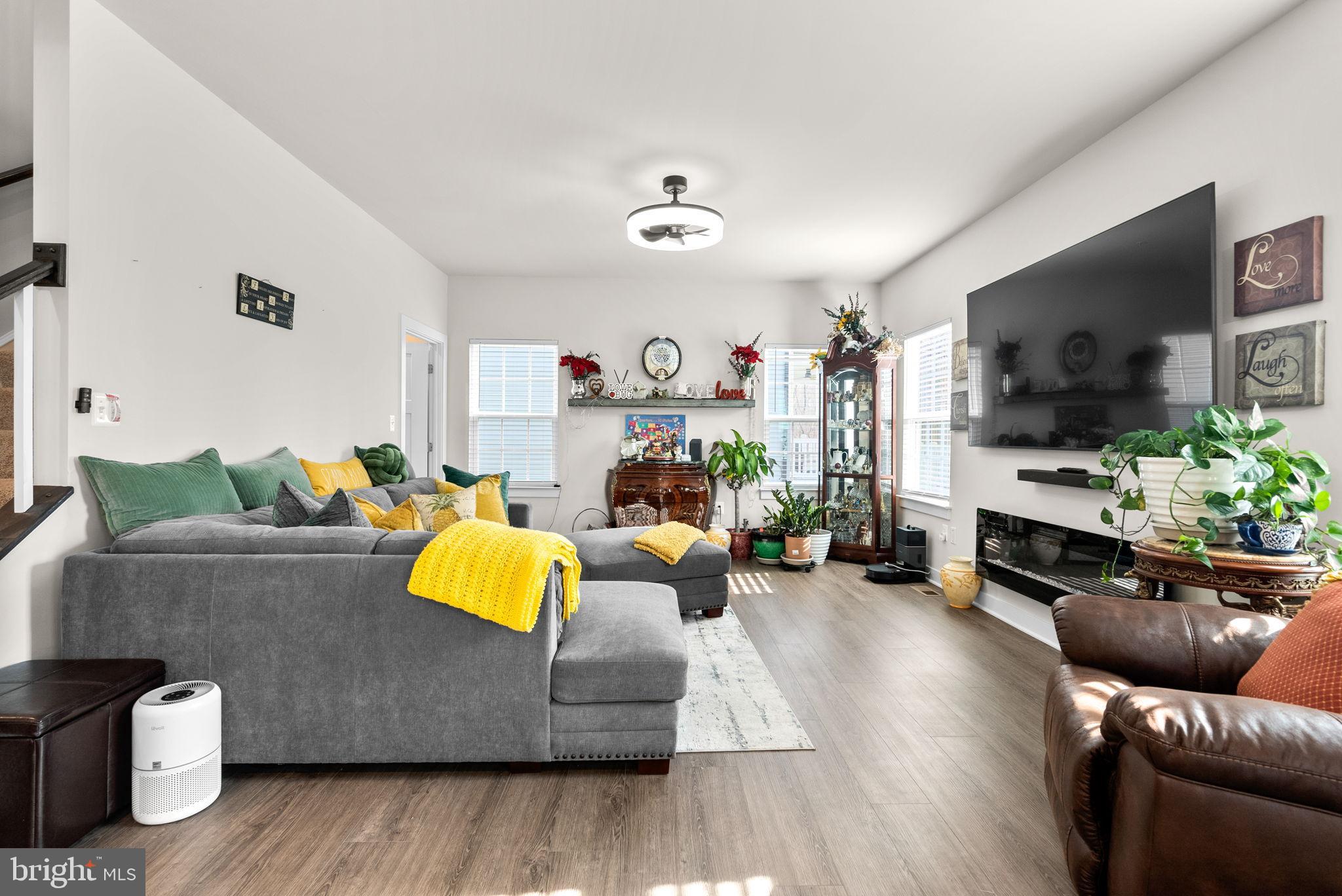 SOUTH LAKE - Residential