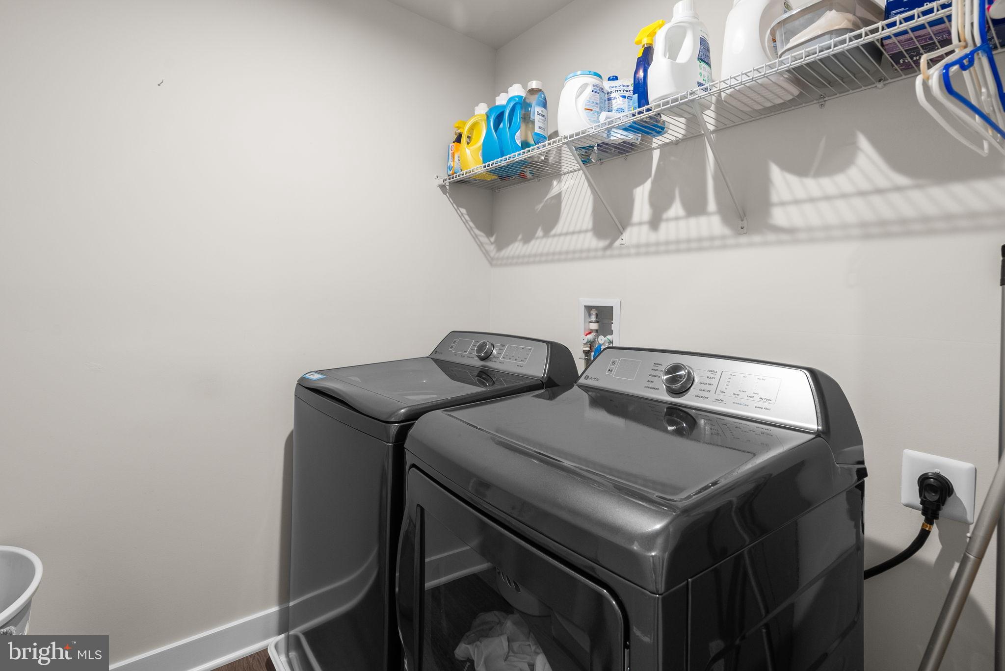 SOUTH LAKE - Residential