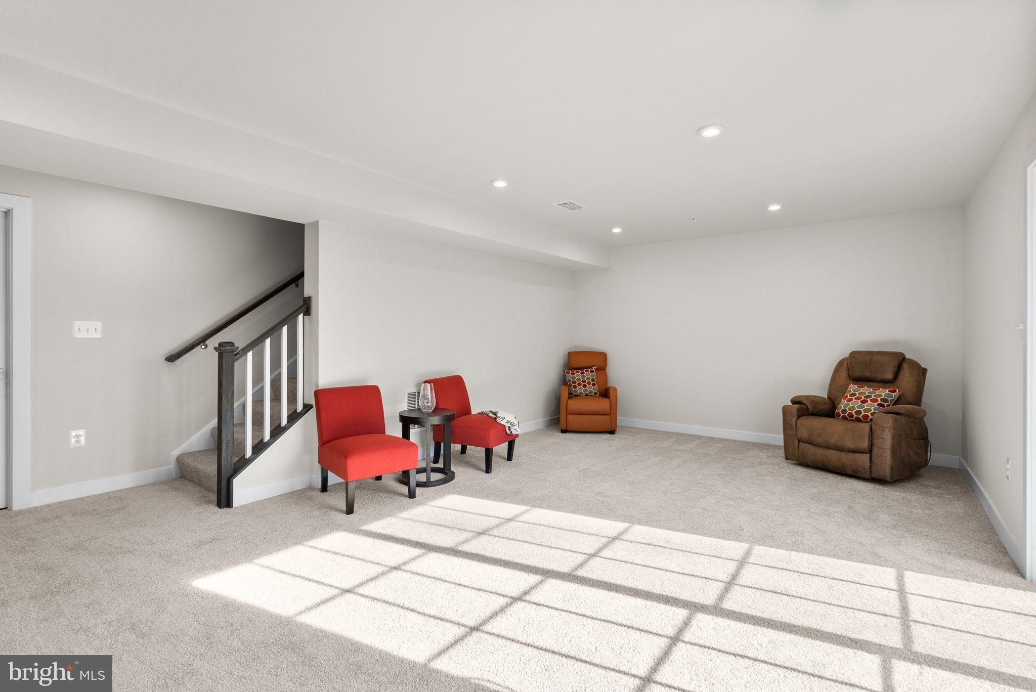 SOUTH LAKE - Residential