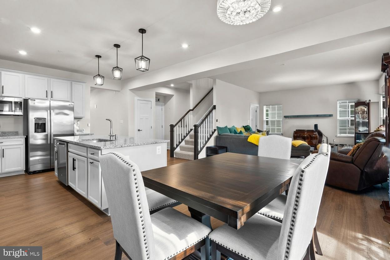 SOUTH LAKE - Residential