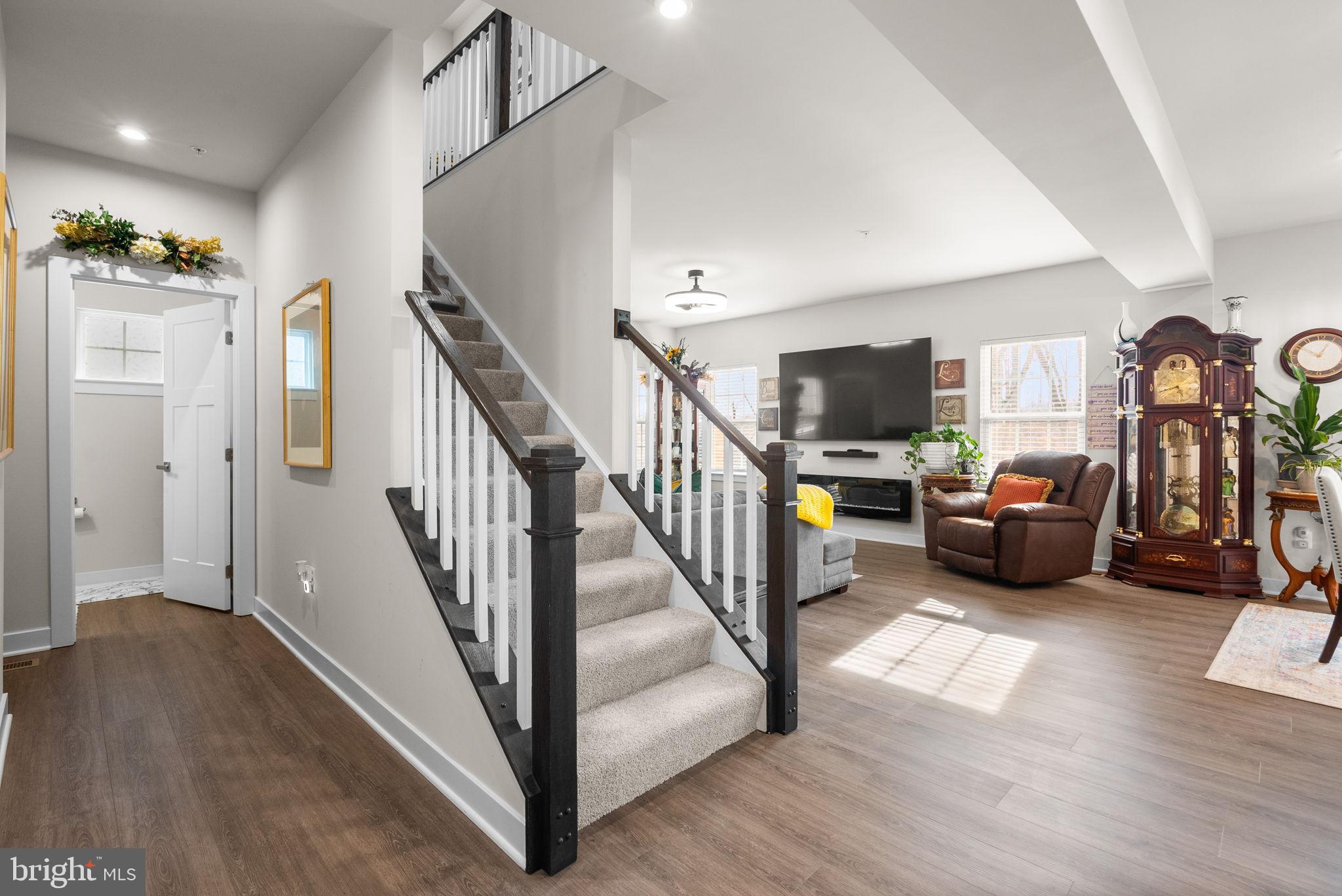 SOUTH LAKE - Residential