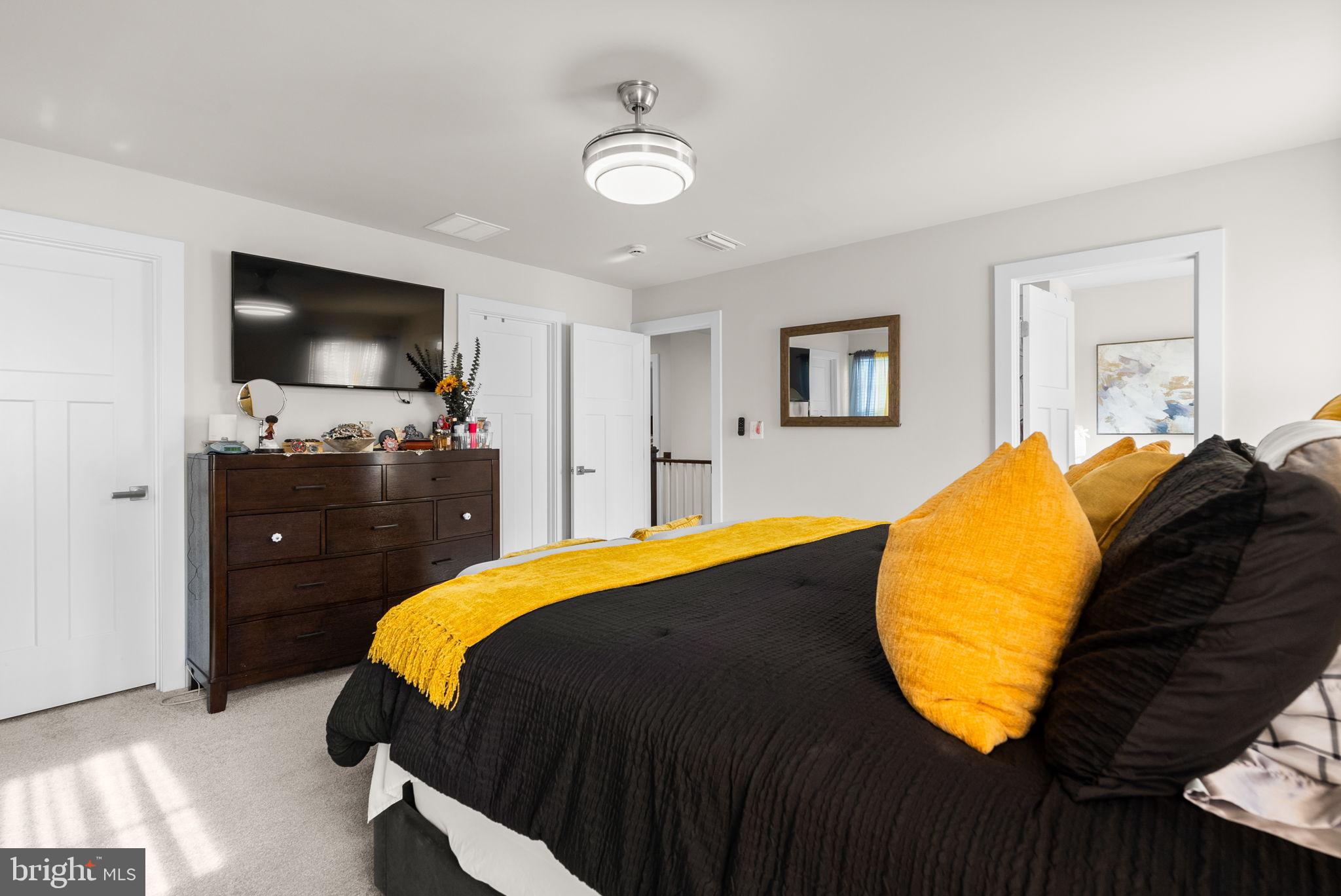 SOUTH LAKE - Residential