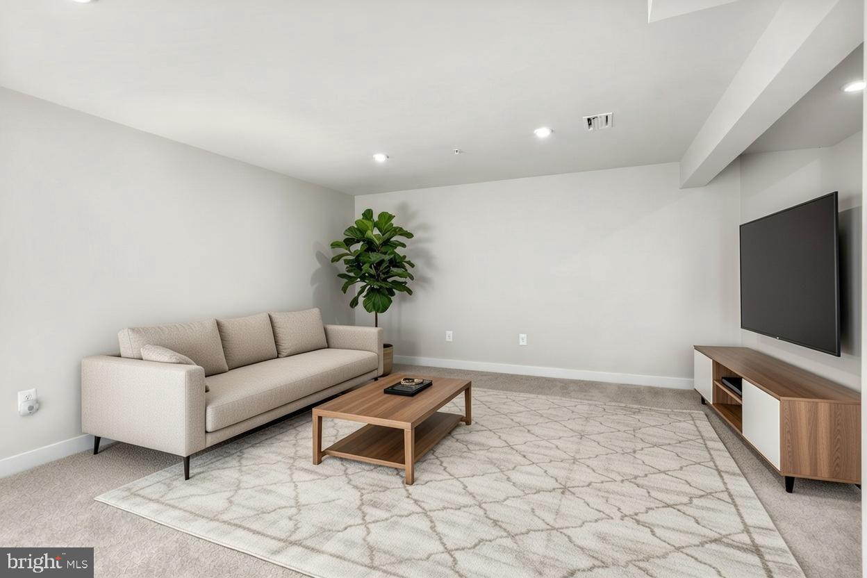 SOUTH LAKE - Residential