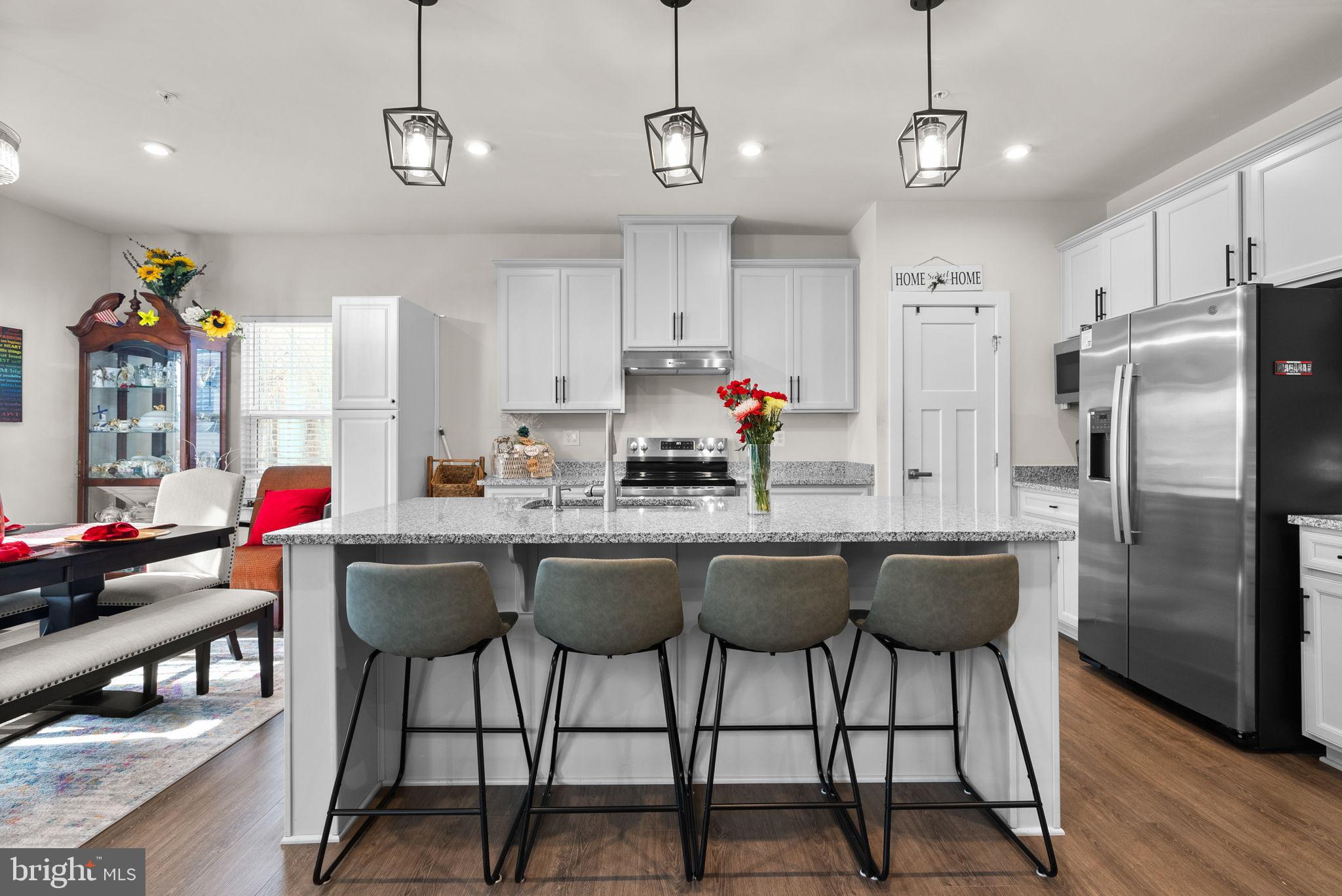 SOUTH LAKE - Residential