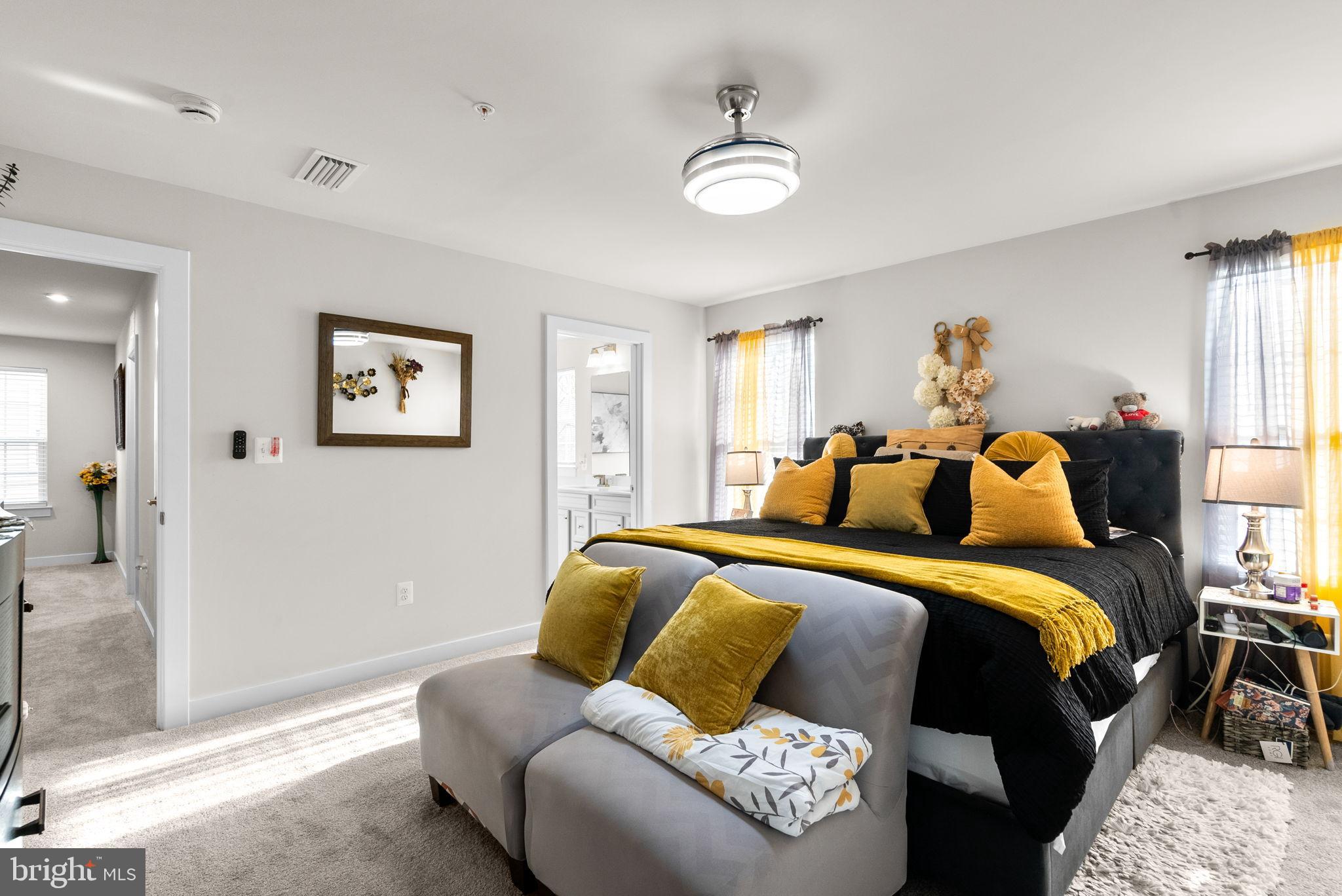 SOUTH LAKE - Residential