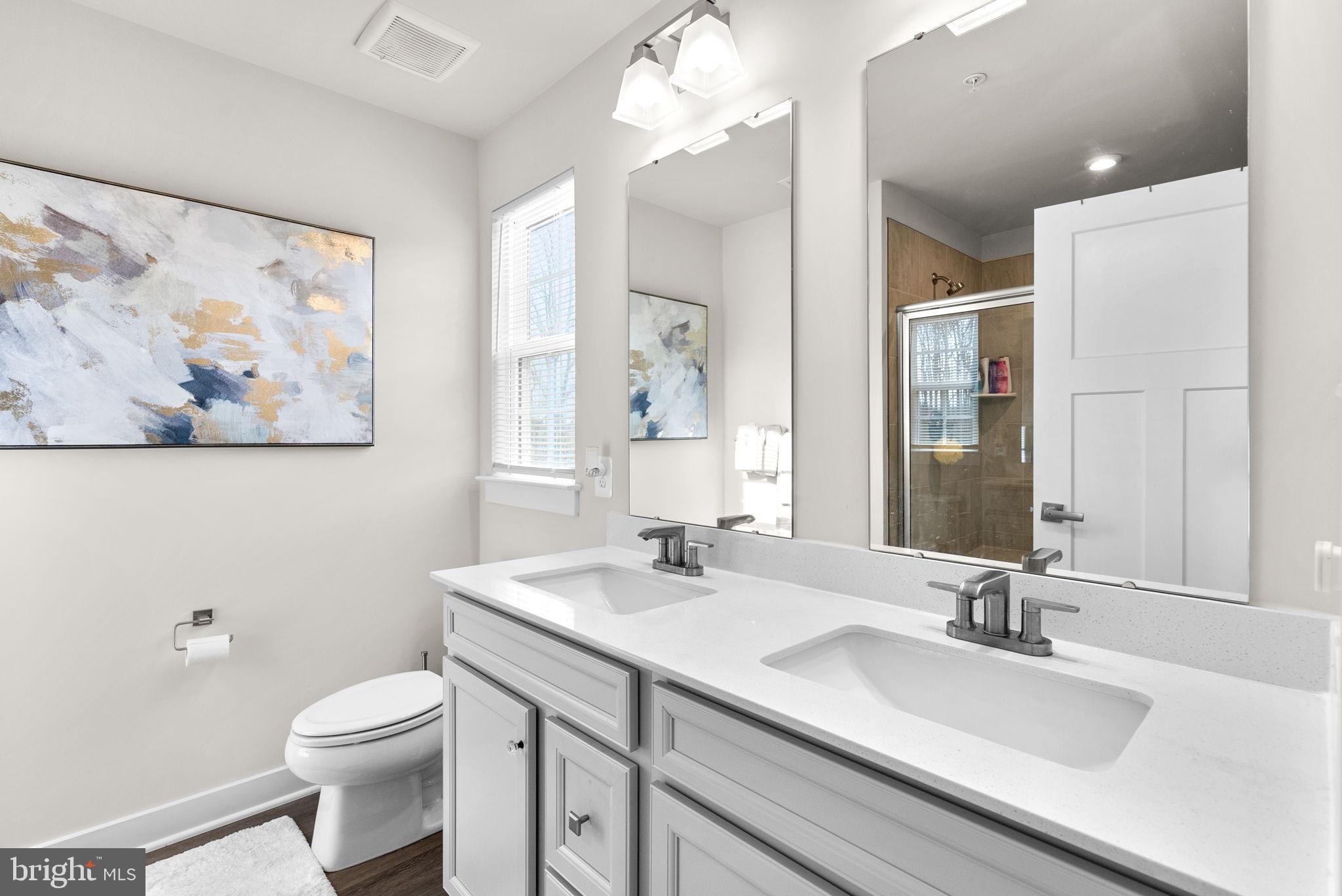 SOUTH LAKE - Residential