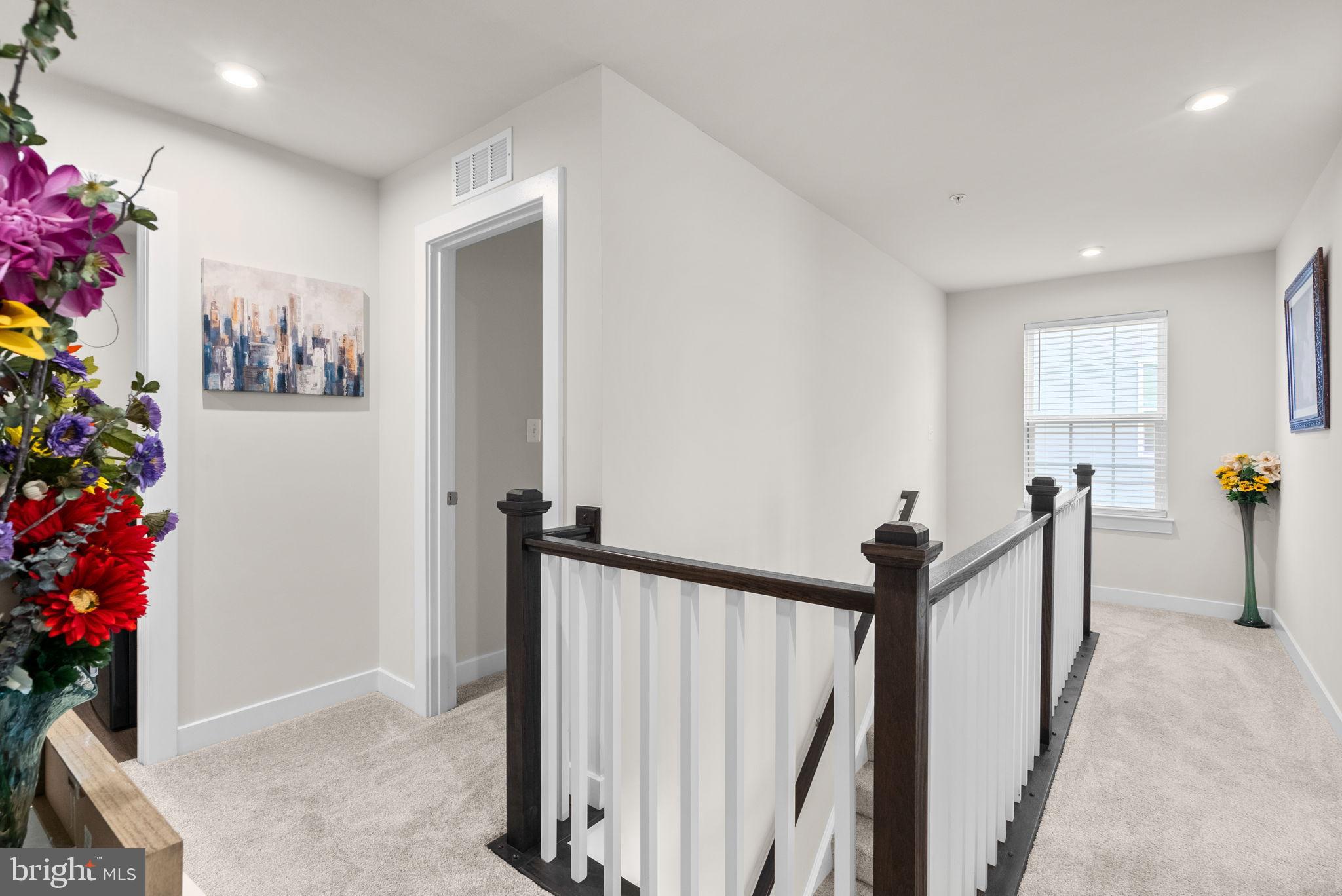 SOUTH LAKE - Residential