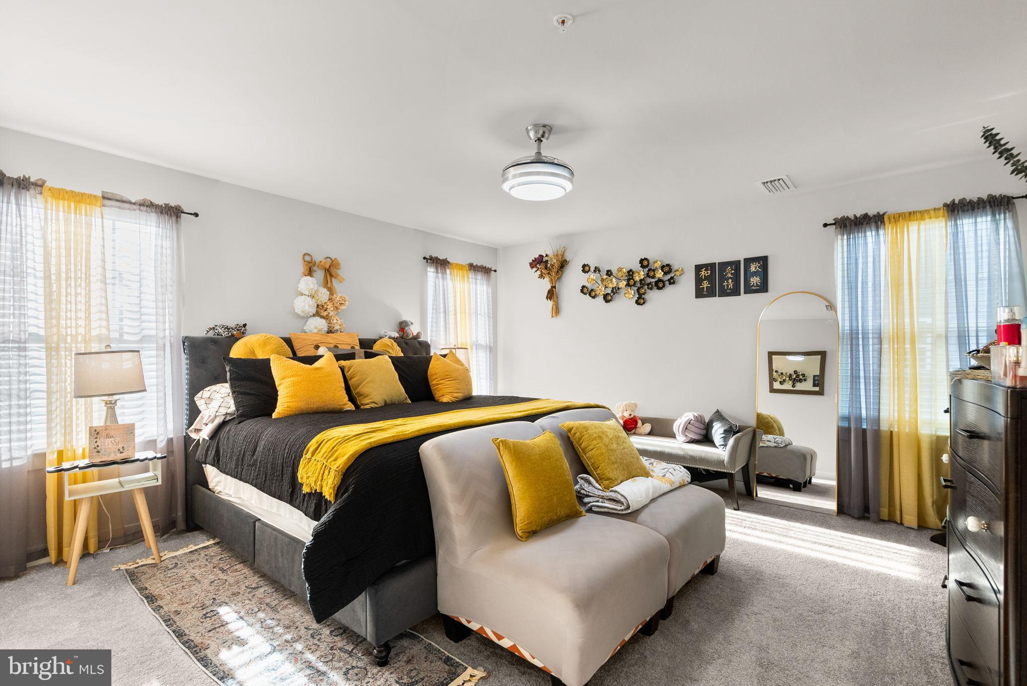 SOUTH LAKE - Residential