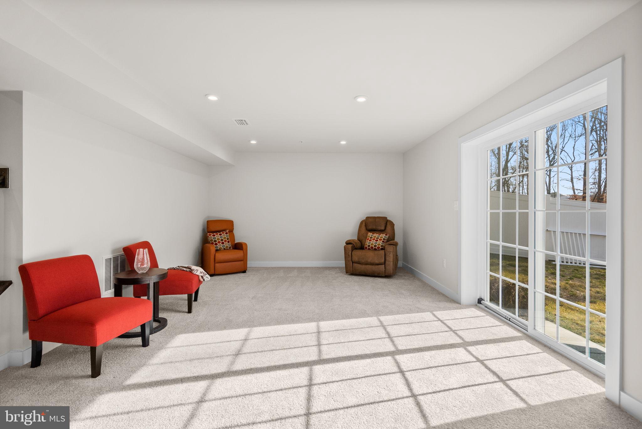 SOUTH LAKE - Residential