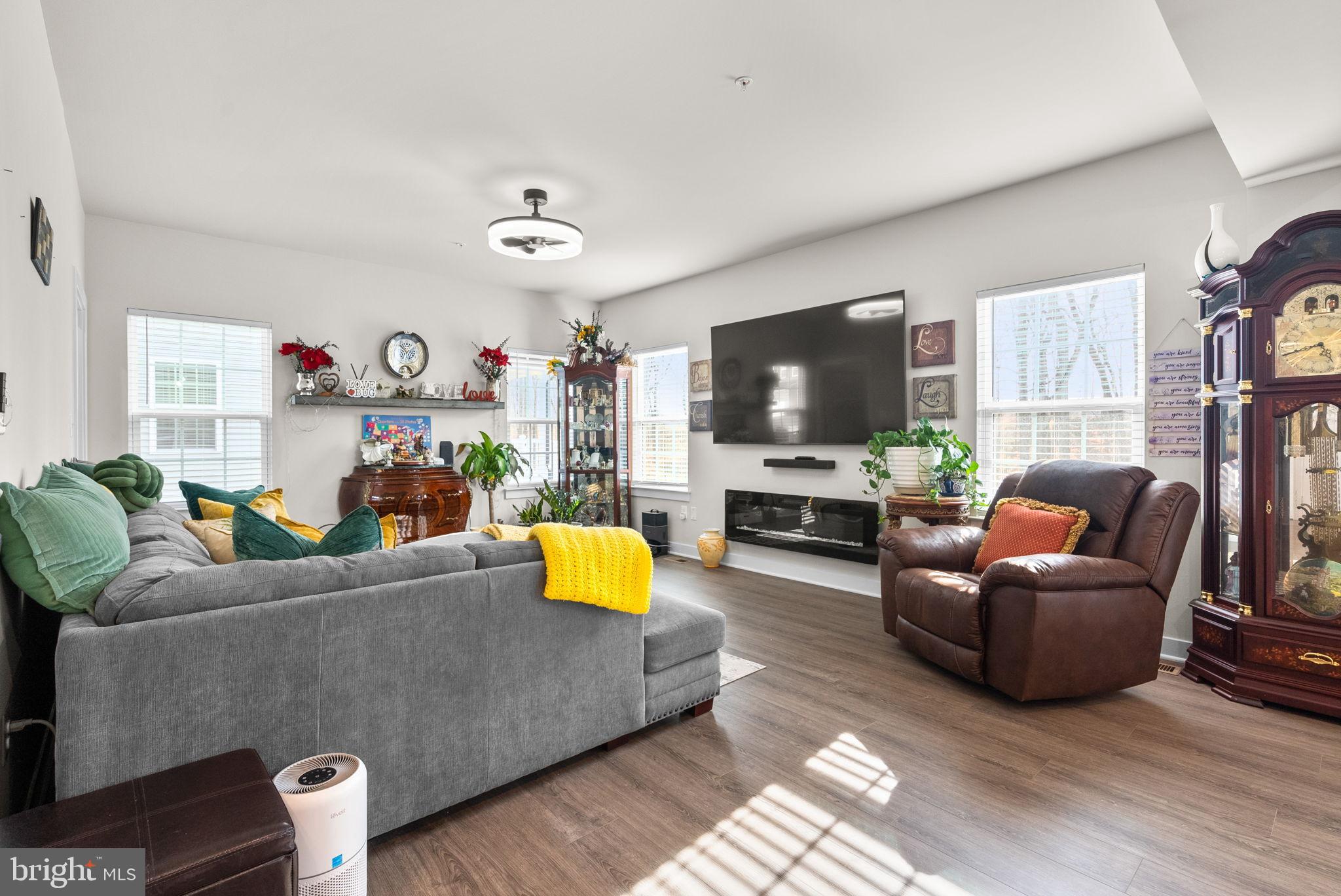 SOUTH LAKE - Residential